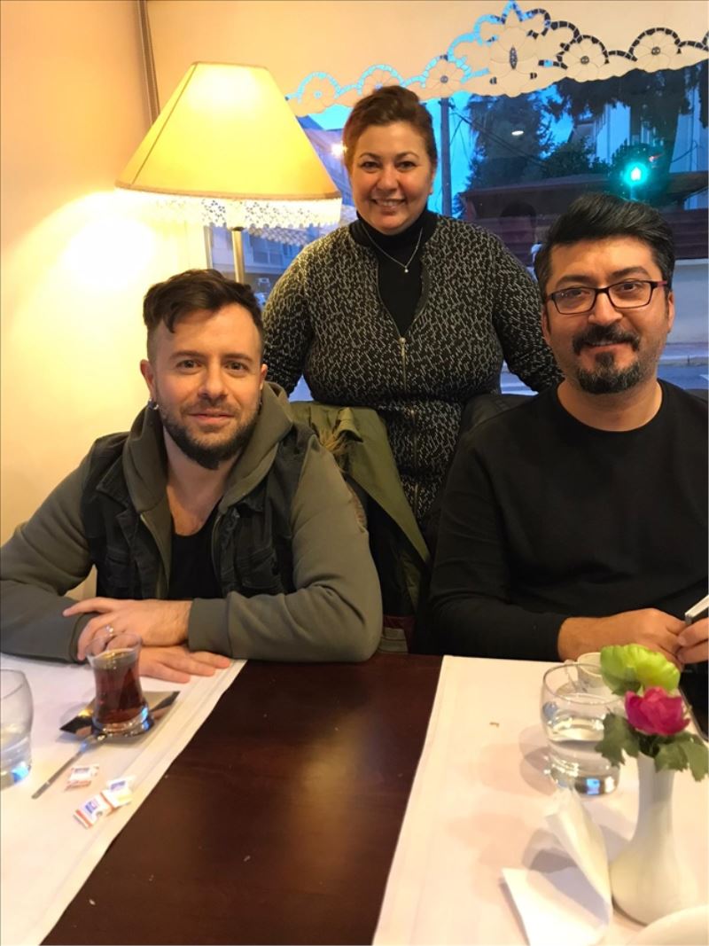 Emre Aydın, yağmur altında konser verdi