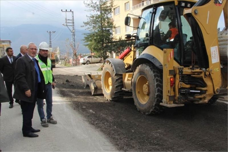 İskenderun´da yol çalışması