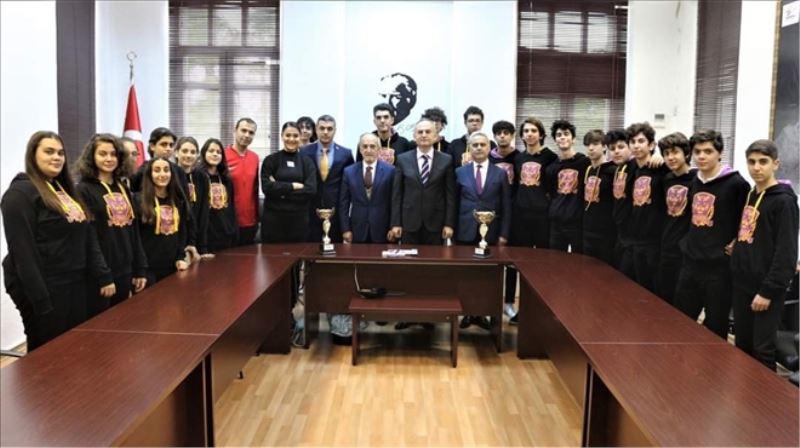 Şampiyon öğrencilerin MEM ziyareti