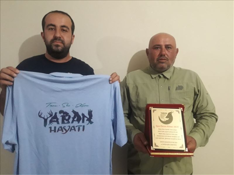 Orman bekçisine plaketle teşekkür