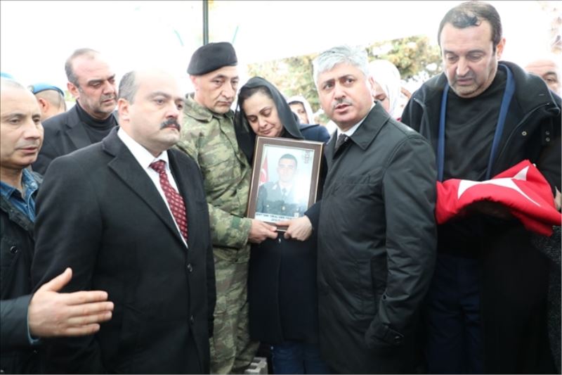 Gözyaşı ve ağıtlarla uğurladı