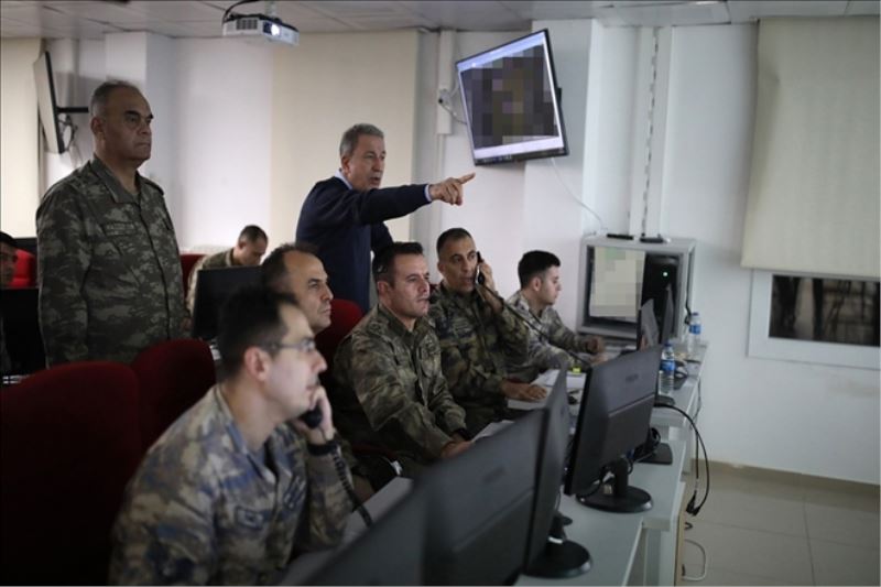 Hulusi Akar, kuvvet komutanlarıyla Hatay´da