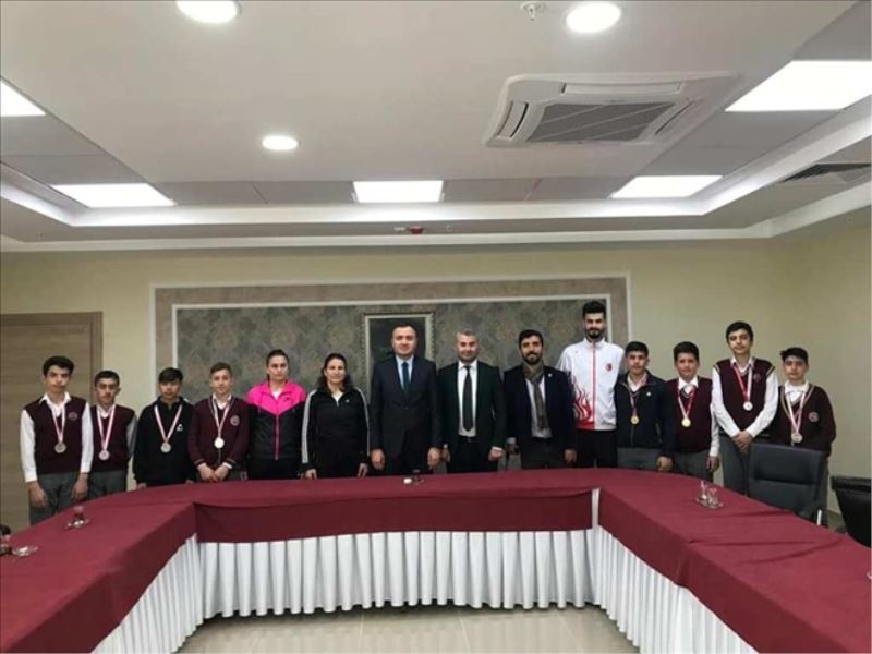 Aldıkları sonuçları birlikte kutladılar