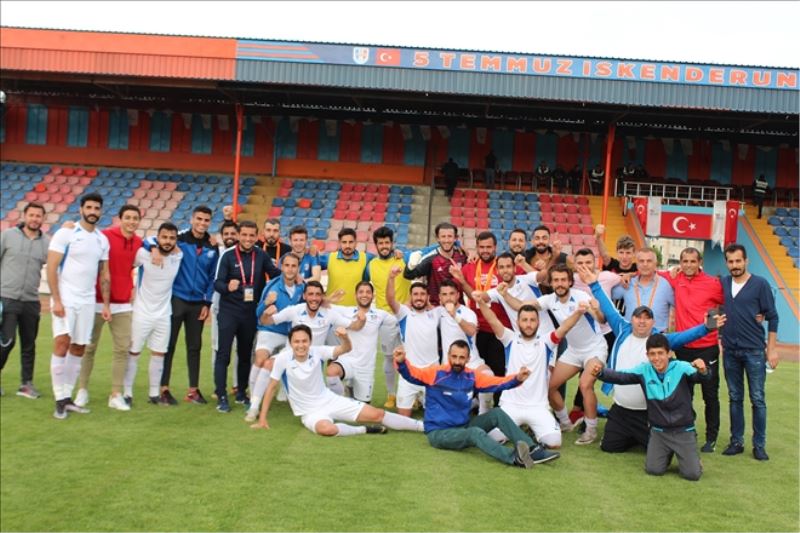 Seyircisiz galibiyet sevinci