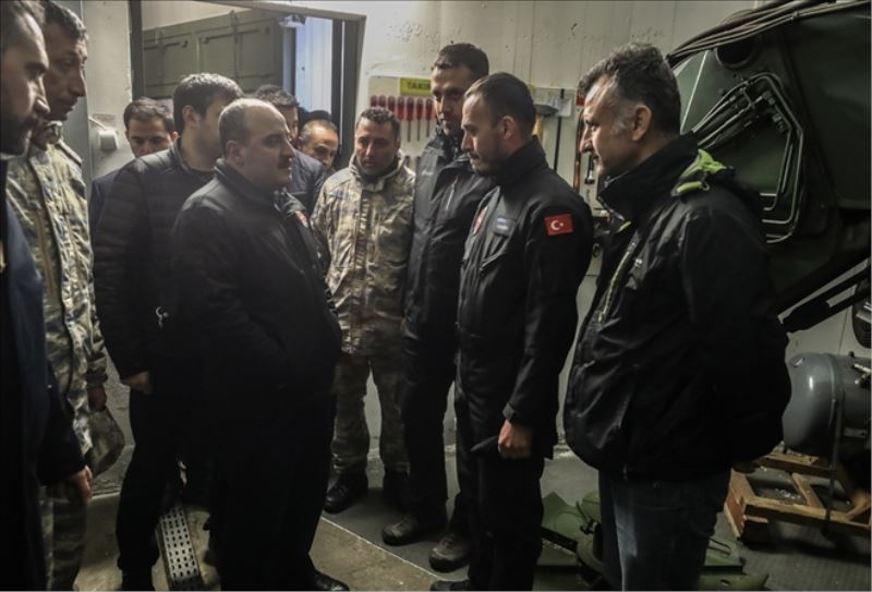 Bakan Varank savunma uzmanlarıyla