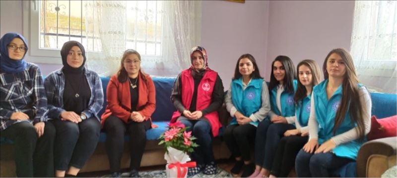 Şehit evine Kuran-ı Kerim ve çiçek