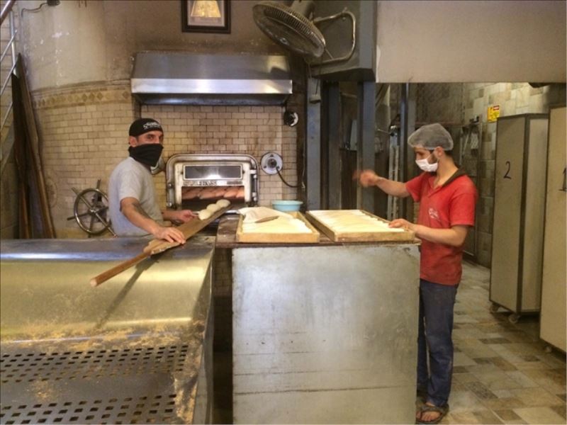 Sokak sokak ekmek satışı