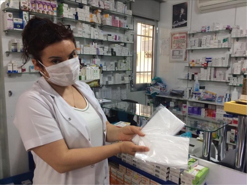 Eczaneden maske dağıtımı başladı