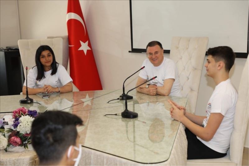 Başkan Savaş gençlerle