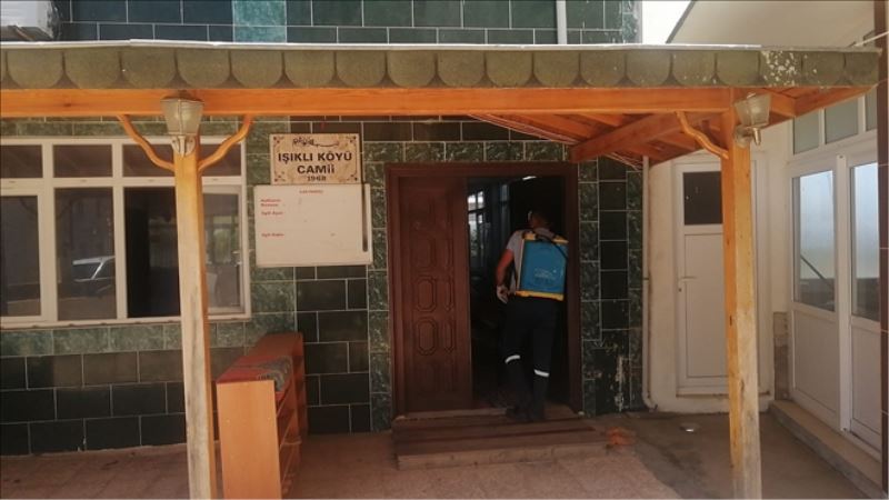 Camilerde Cuma hazırlığı