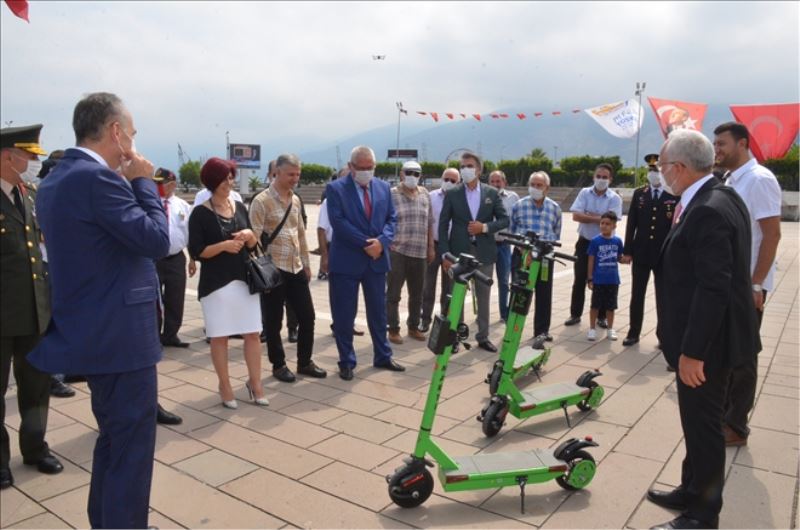 Elektrikli scooter kullanımda