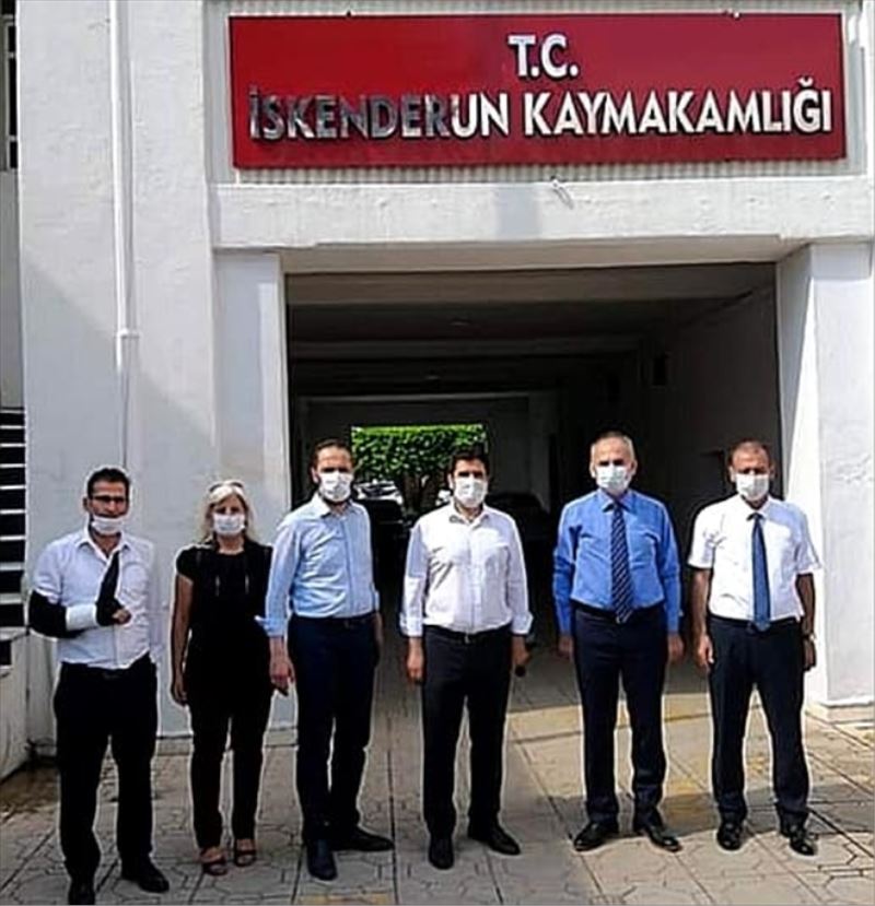 Kütüphane binasında inceleme