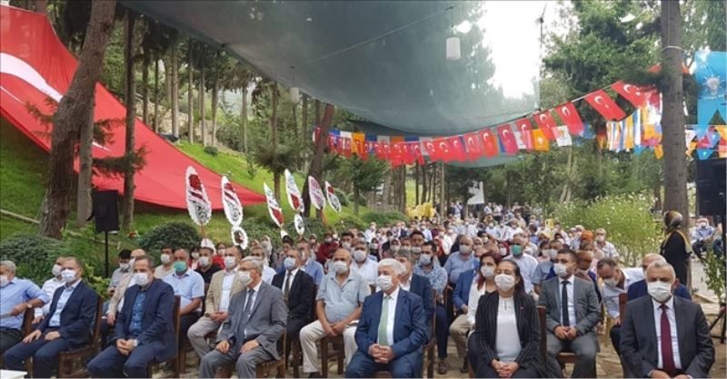 AKP, kongrelerini sürdürüyor