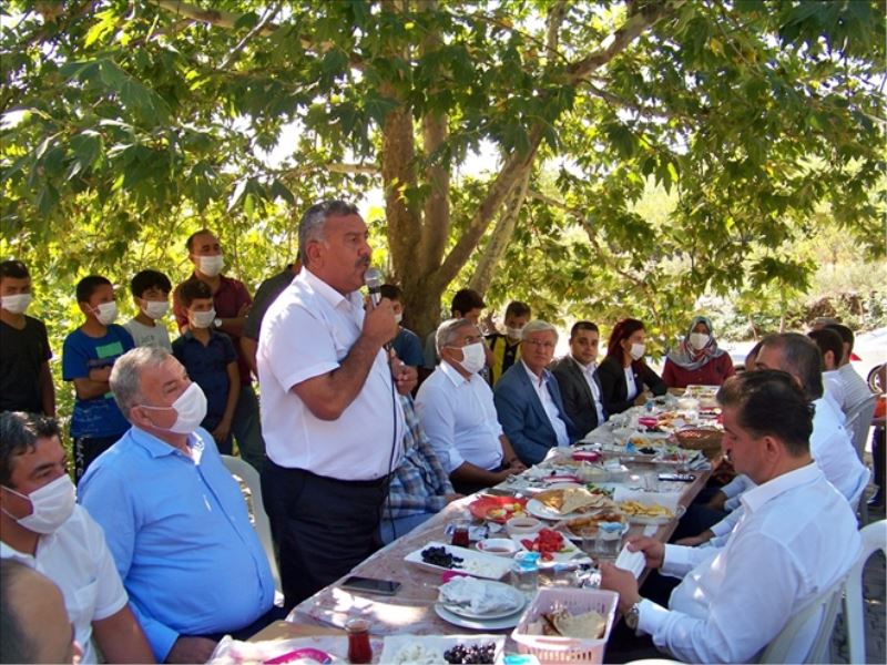 AKP heyeti Hassa´nın 8 mahallesini gezdi