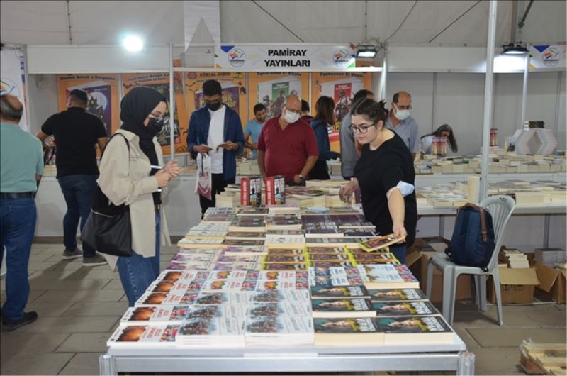 Kitap günleri sürüyor