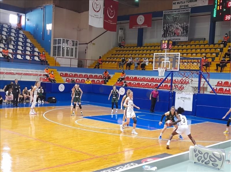 Kadınlar, Polonya´da yenildi: 72-83