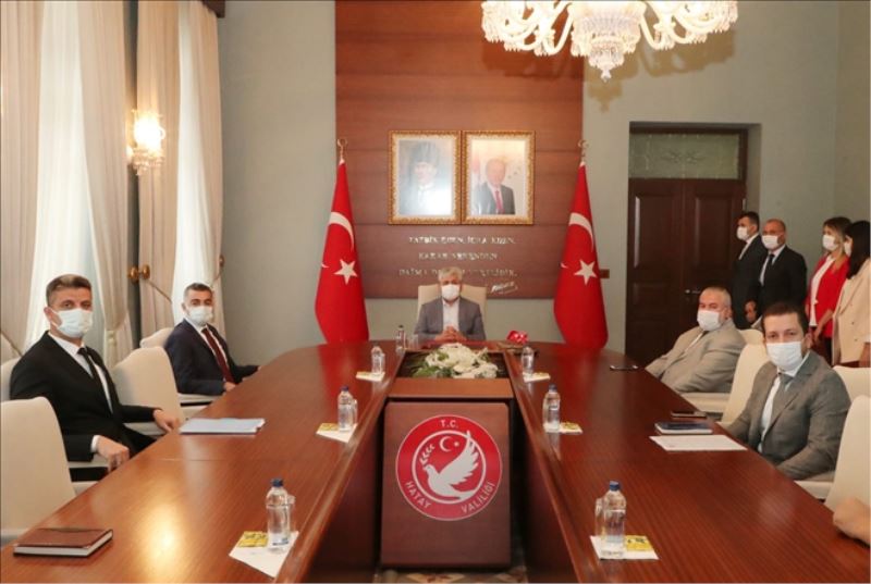 İki dernekten Kumlu´ya okul