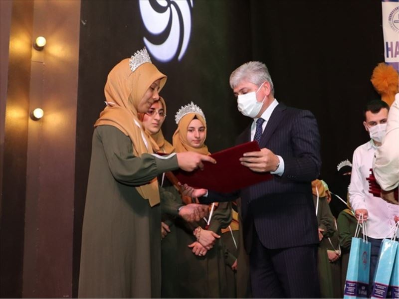 Vali, Hafızlık Taç Giyme törenine katıldı