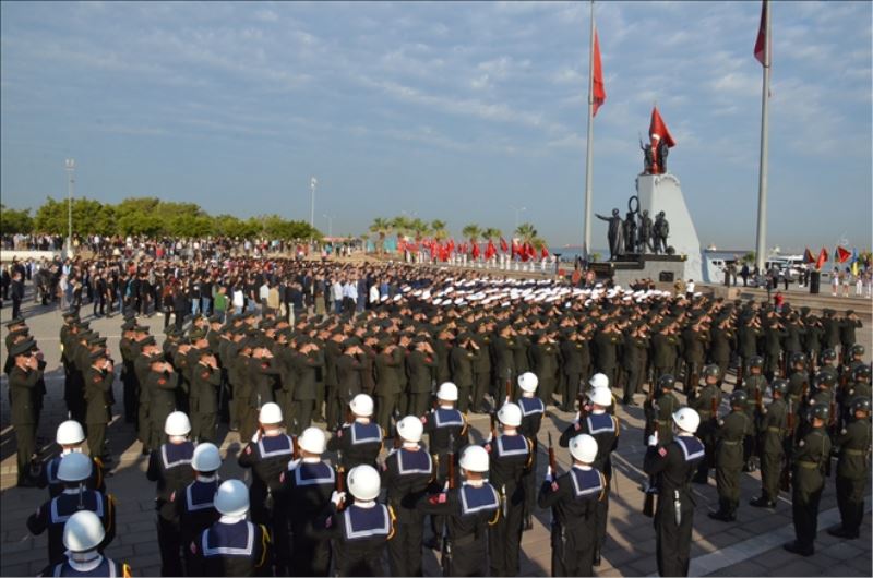 Anılırken de birleştiriyor