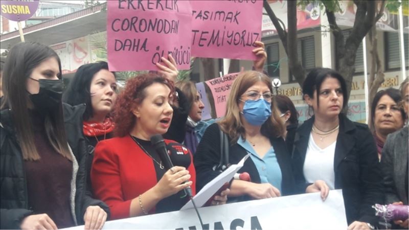 Kadınlar İskenderun´da da sokaktaydı