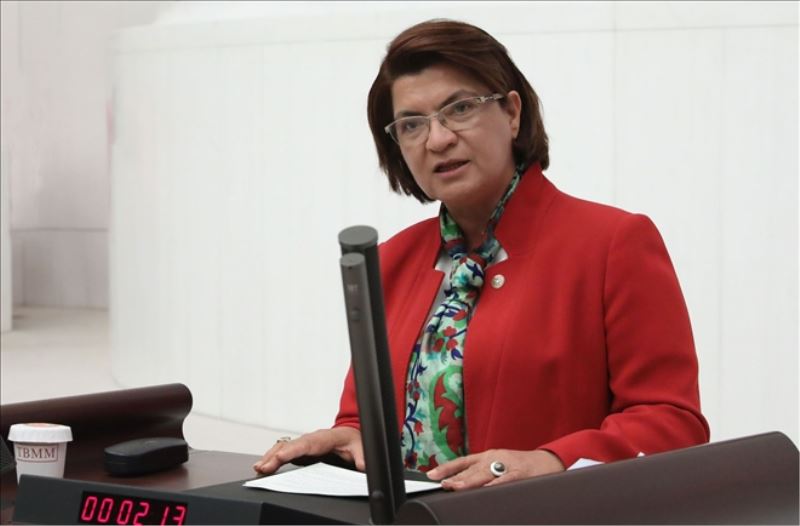 Kadın vekillerden ´eşit temsil´ teklifi