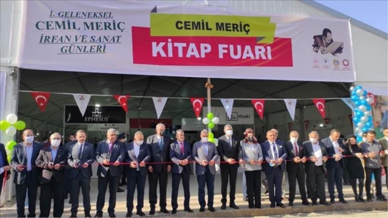 Cemil Meriç fuar ve imza günleri ile anılıyor