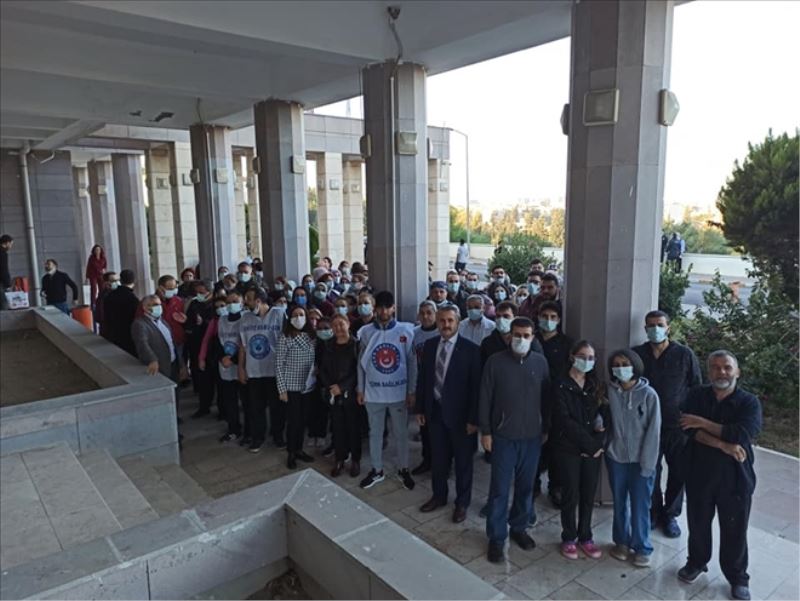 Sağlık çalışanları mesaiye 1 saat geç başladı