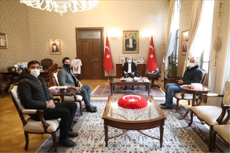 Şehit ailesinin vali ziyareti
