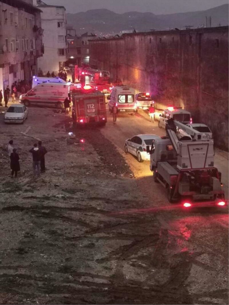 Binadaki 25 kişi yanmaktan kurtarıldı