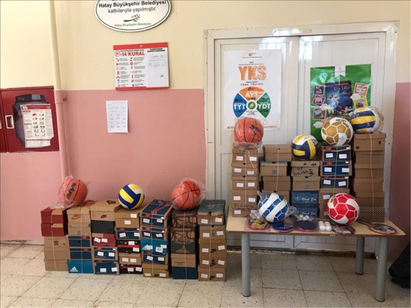 Liseye spor malzemesi