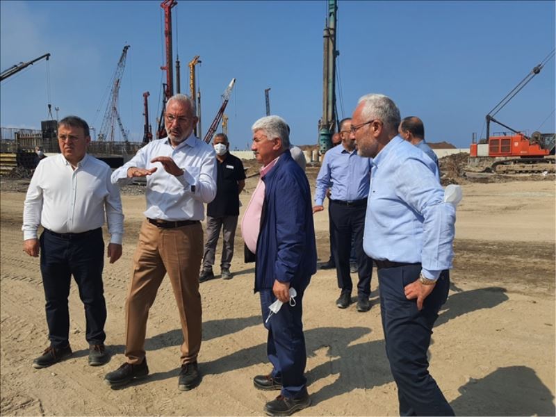 Genel müdür, fabrikanın inşaatını inceledi