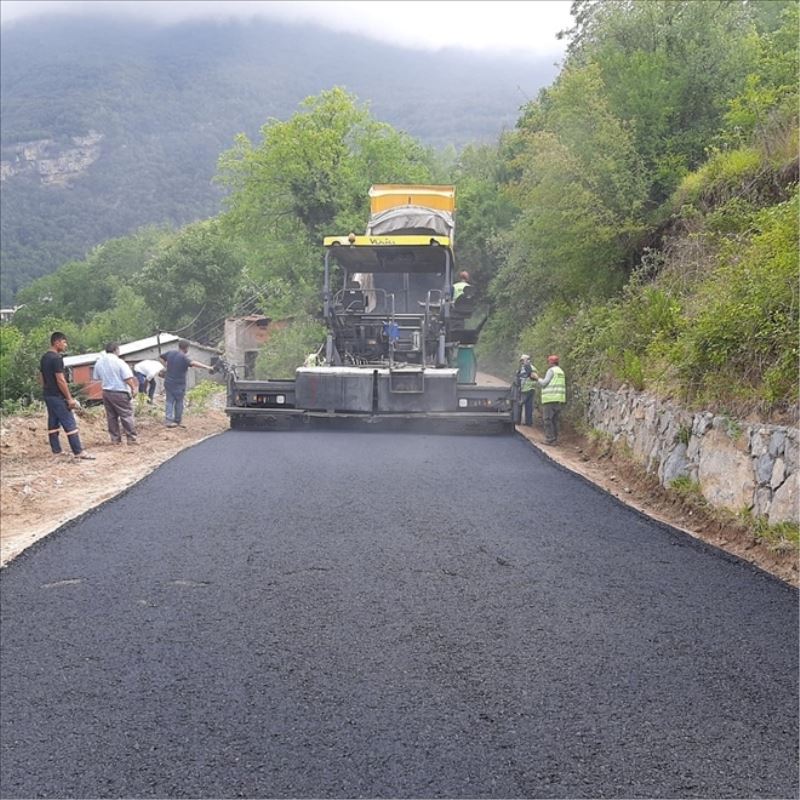 Yayla yolunda asfalt çalışması