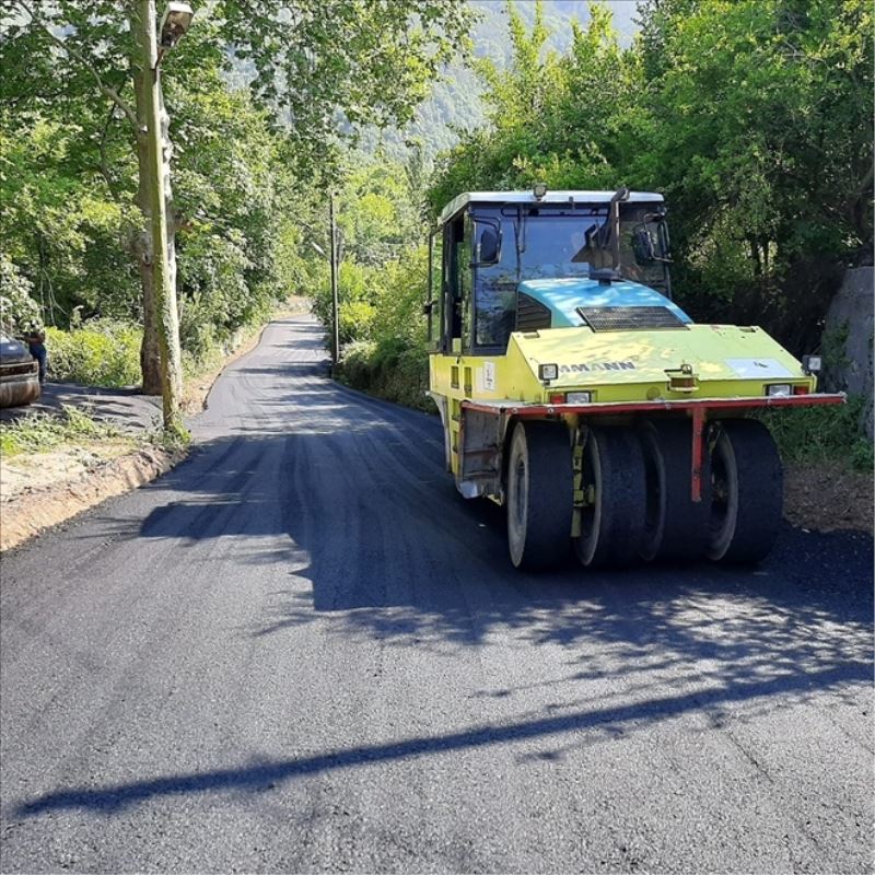 Yayla yolunda asfalt çalışması