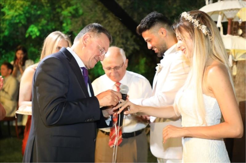 G. Zan, nişanlandı