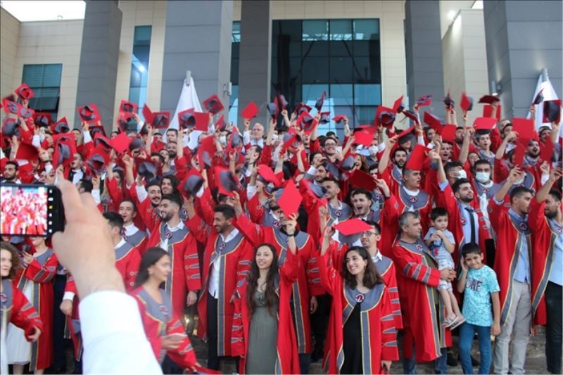 İSTE´de mezuniyet töreni