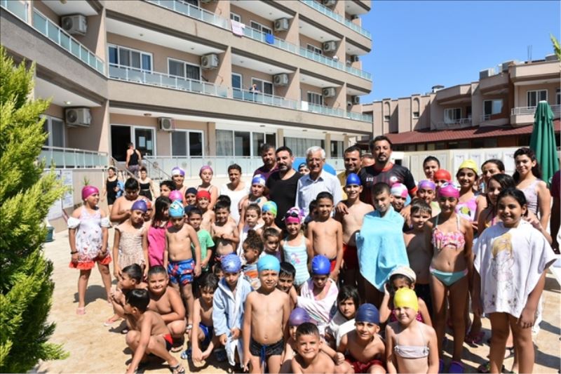 Çocuk ve gençlere yüzme kursu