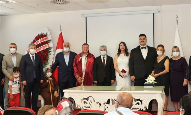 Gelinin nikah şahidi vali