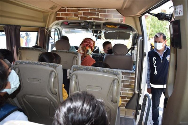 Eş zamanlı operasyonda aranan 996 kişi yakalandı