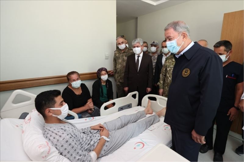 Komutanlardan sınırda toplantı
