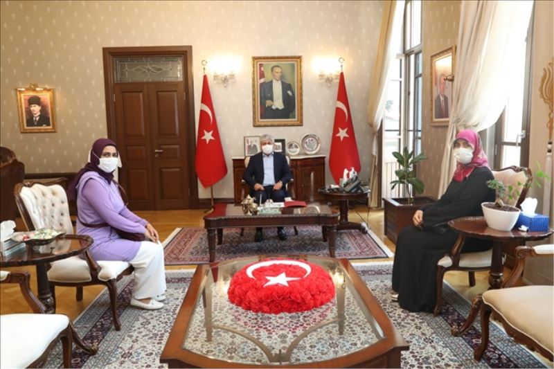 Şehit ablalarının vali ziyaret