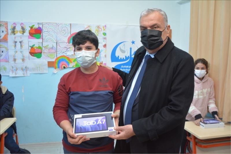 Öğrencilere ücretsiz tablet