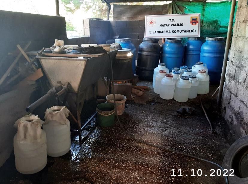 Evde 1,4 ton el yapımı rakı