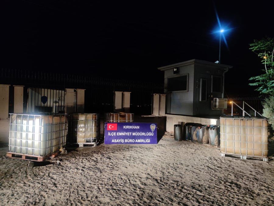 İki depoda 4.5 ton kaçak akaryakıt