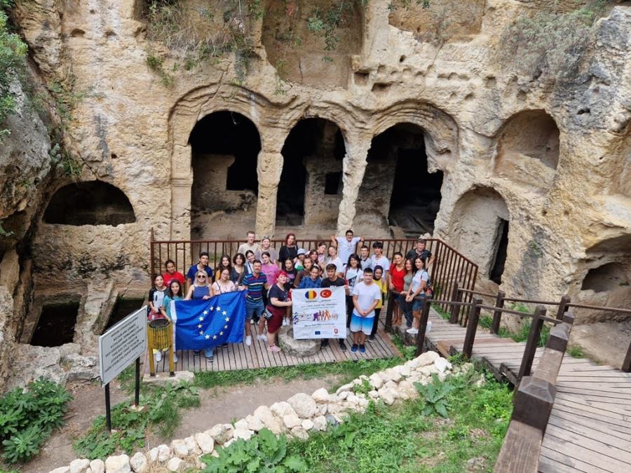 13 Romanlayı Erasmus
