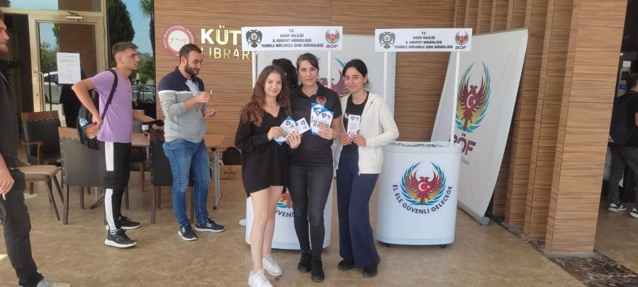 Üniversiteliye broşürle 