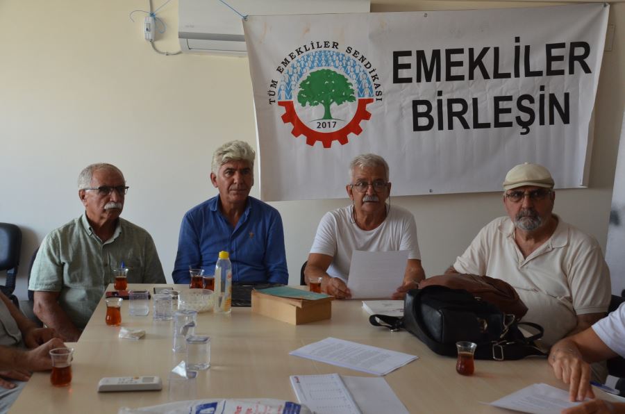 Bir grup emekli 