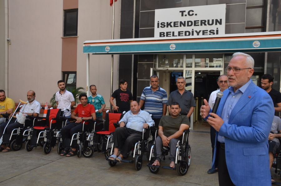 100 engelliye akülü sandalye