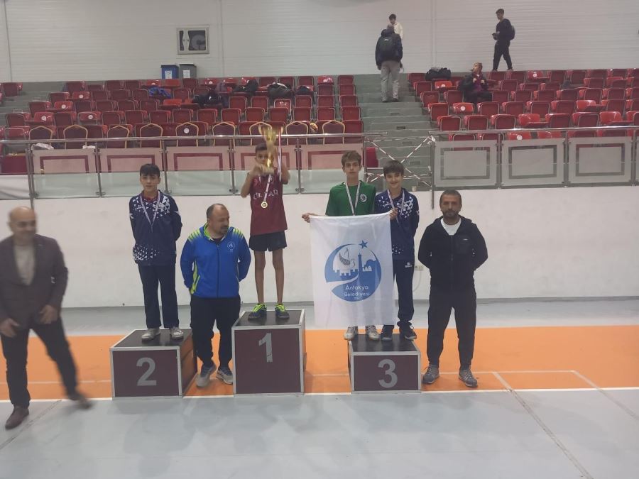 Masa tenisi sporcusu Mustafa milli takımda