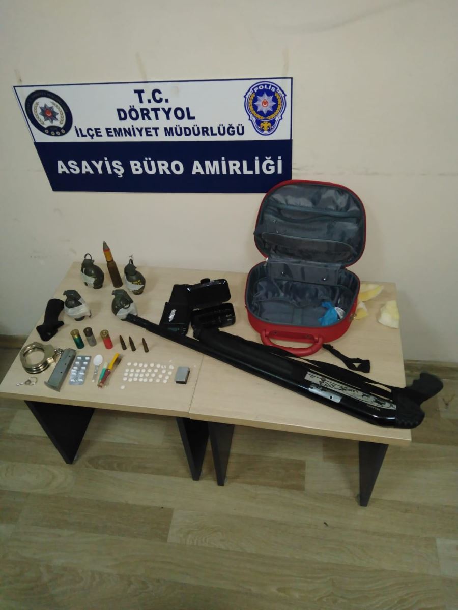 Evde 4 el bombası bulundu