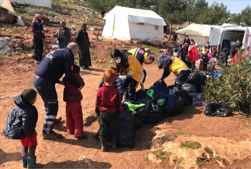 Çadırda yaşayan 500 çocuğa giyecek